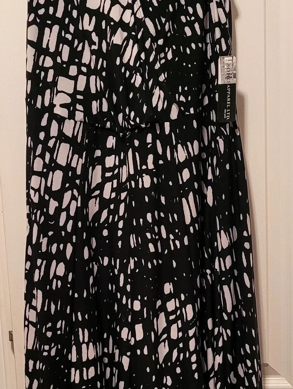 Sleeveless Vneck Maxi Dress. Size 14. NWT